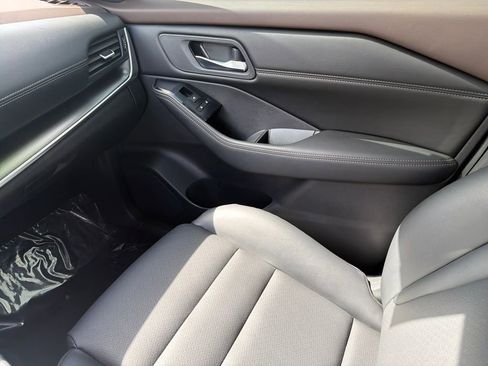 Used 2023 Nissan Rogue SV w/ SV Premium B Package image 30