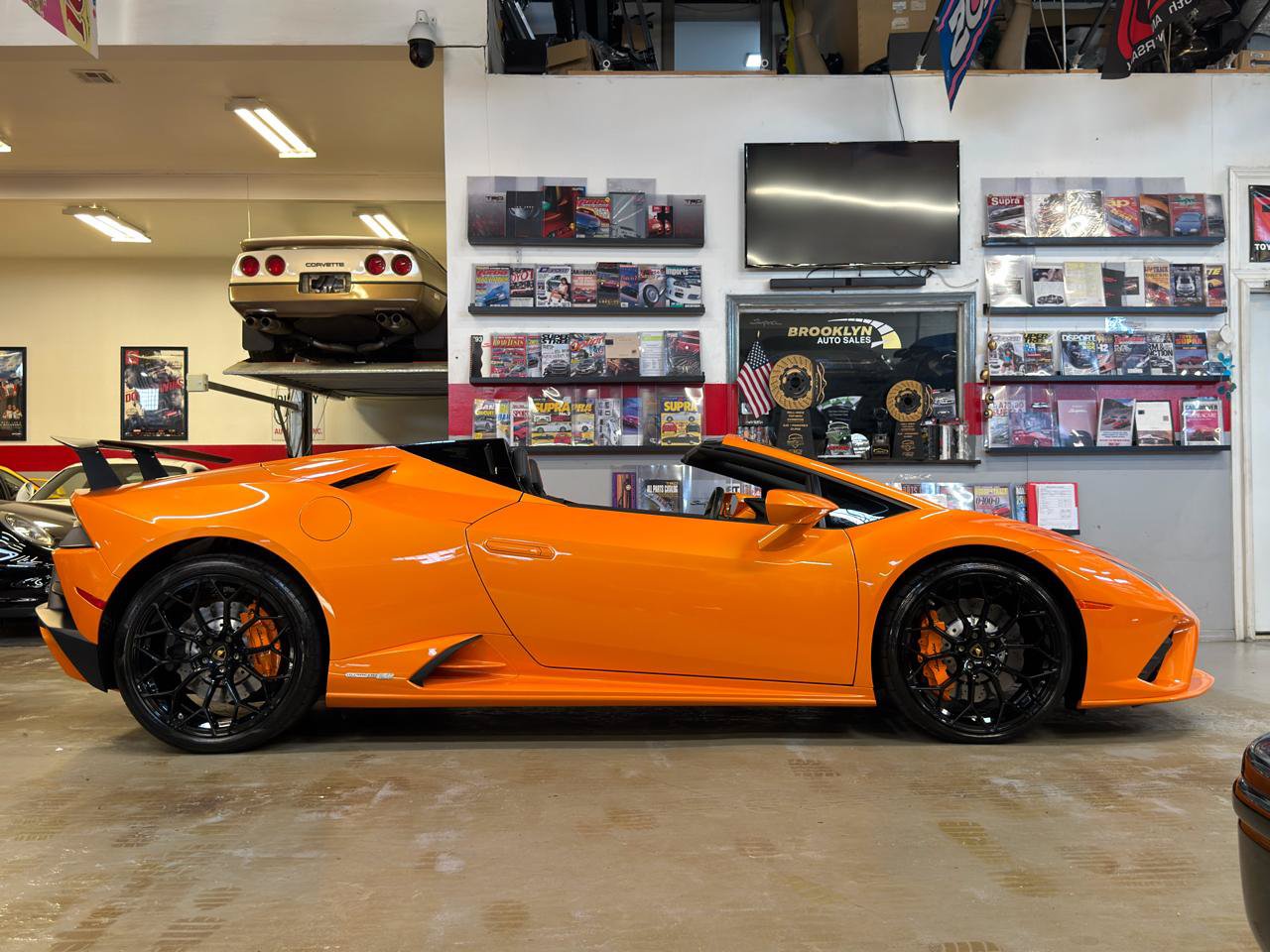 Used 2021 Lamborghini Huracan EVO RWD image 5