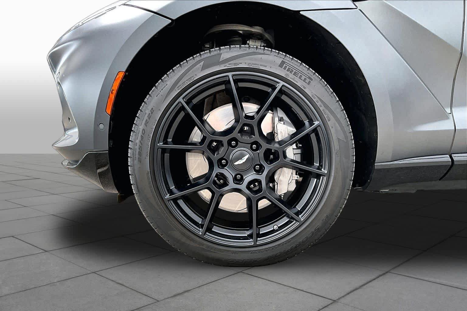 Used 2022 Aston Martin DBX AWD/4WD image 11