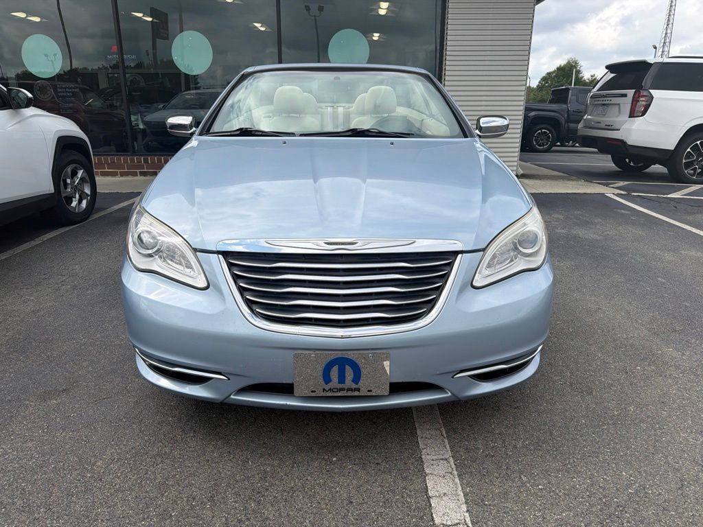 Used 2014 Chrysler 200 Limited FWD image 3
