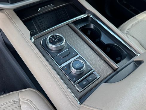 Used 2024 Ford Expedition Limited image 23