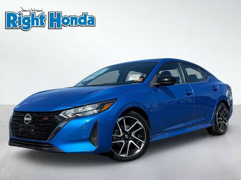 Used 2025 Nissan Sentra SR FWD image 2