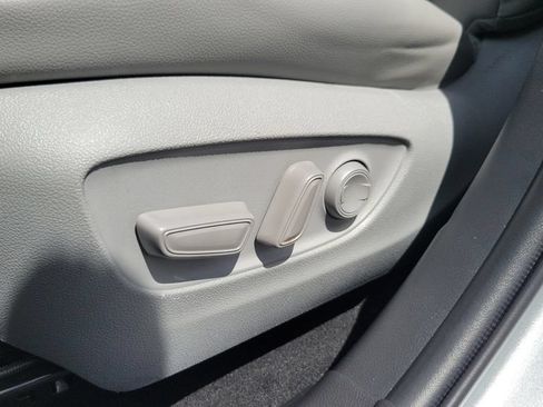 Used 2022 Toyota Highlander XLE FWD image 18
