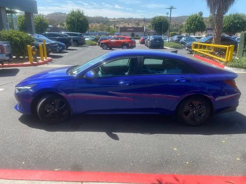Used 2023 Hyundai Elantra Blue FWD image 5