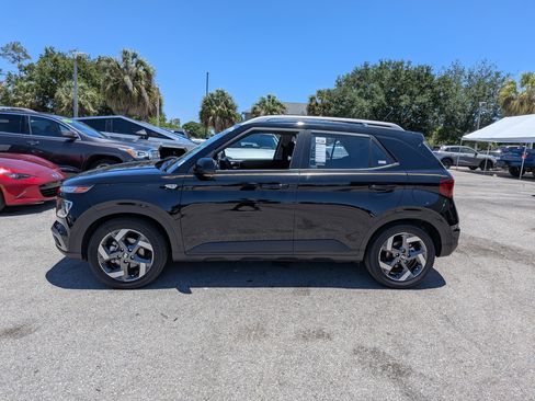 Used 2023 Hyundai Venue SEL FWD image 7