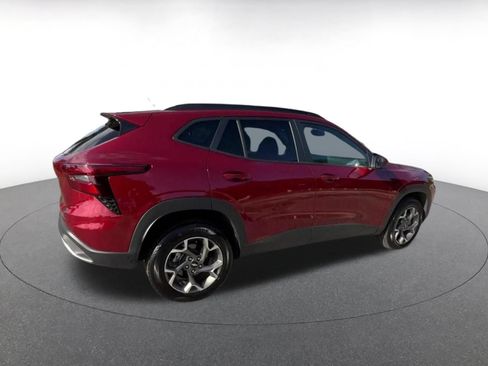 Used 2025 Chevrolet Trax LT FWD image 15
