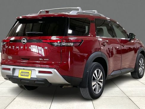 Used 2023 Nissan Pathfinder SL AWD/4WD image 12