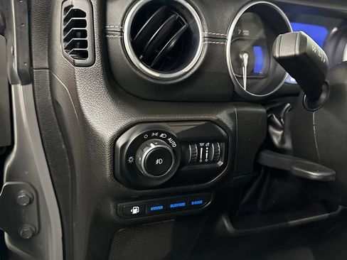 Used 2022 Jeep Wrangler Unlimited Sahara w/ Cold Weather Group AWD/4WD image 14