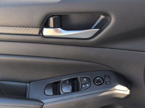 Used 2025 Nissan Altima 2.5 SV FWD image 13
