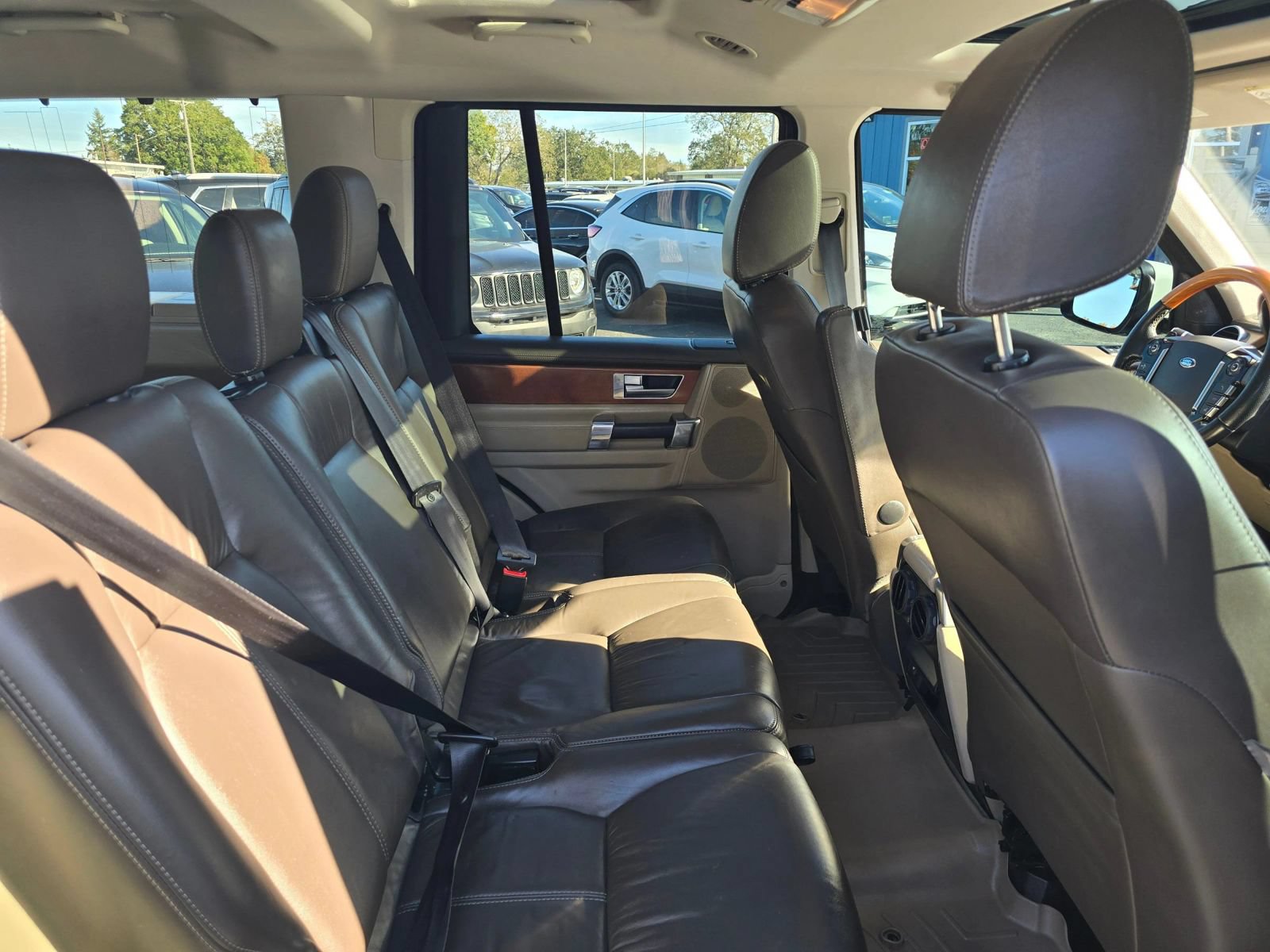 Used 2015 Land Rover LR4 HSE LUX AWD/4WD image 13