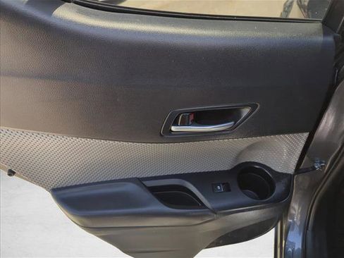 Used 2019 Toyota C-HR XLE FWD image 25