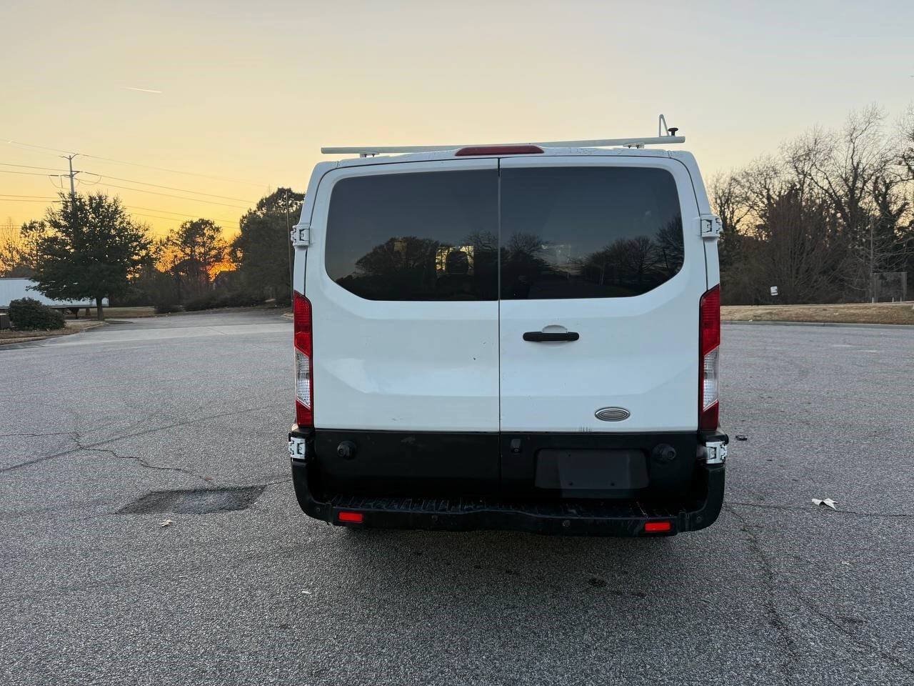 Used 2015 Ford Transit 350 XLT RWD image 4