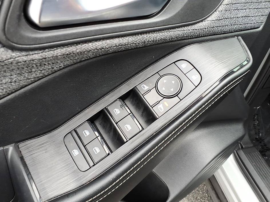 Used 2023 Nissan Rogue SV AWD/4WD image 12