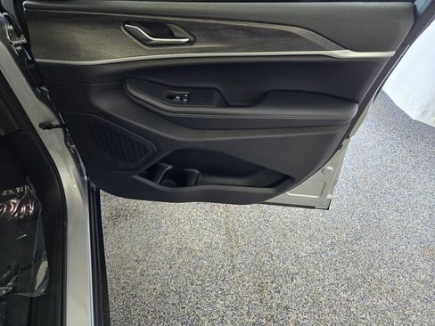 New 2025 Jeep Grand Cherokee L Limited w/ Trailer Tow Package image 28