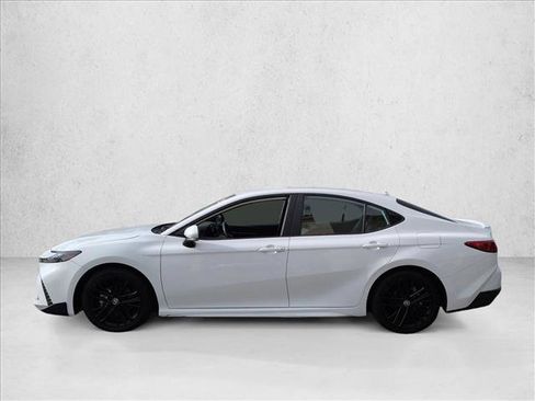 Used 2025 Toyota Camry SE FWD image 9