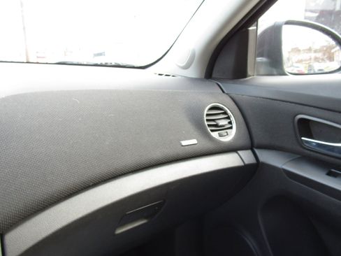 Used 2014 Chevrolet Cruze LT image 14