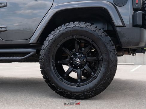 Used 2017 Jeep Wrangler Unlimited Sahara w/ Connectivity Group AWD/4WD image 12