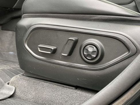 Used 2021 Jeep Grand Cherokee L Limited w/ Luxury Tech Group II image 19