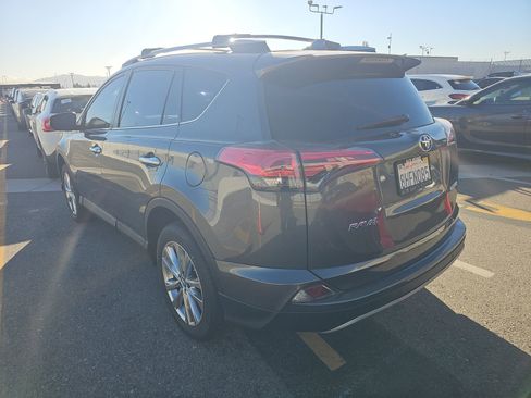 Used 2018 Toyota RAV4 Limited w/ Advanced Technology Package image 10