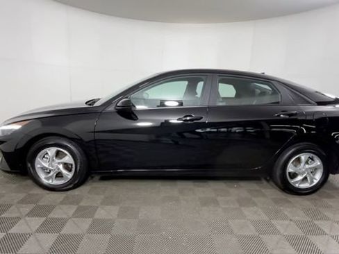 Certified 2023 Hyundai Elantra SE FWD image 9