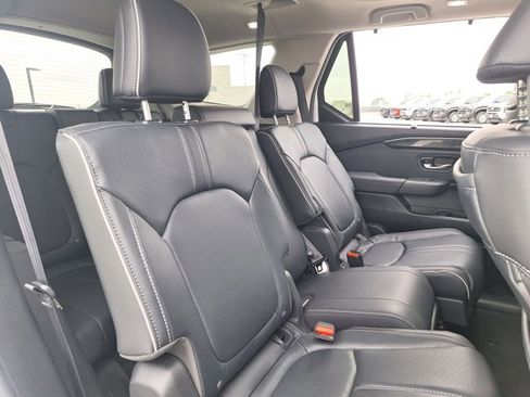 Used 2025 Honda Pilot Elite image 19