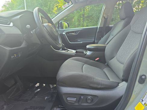 Used 2023 Toyota RAV4 XLE AWD/4WD image 14