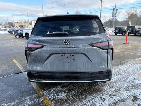 New 2026 Toyota Sienna Limited image 6