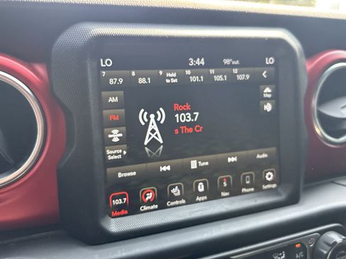 Used 2022 Jeep Gladiator Rubicon w/ LED Lighting Group AWD/4WD image 12