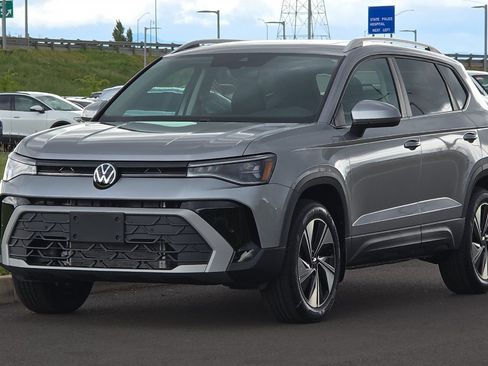 New 2026 Volkswagen Taos SE AWD/4WD image 7