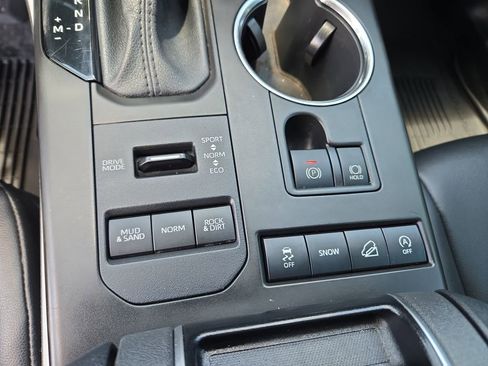 Used 2020 Toyota Highlander XLE AWD/4WD image 24