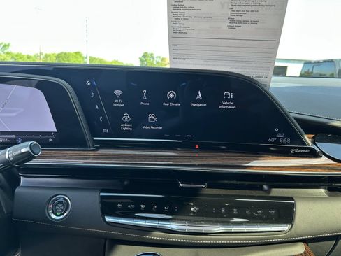 Used 2023 Cadillac Escalade Luxury AWD/4WD image 9