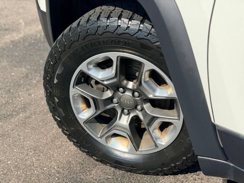 Used 2019 Jeep Cherokee Trailhawk w/ Cold Weather Group AWD/4WD image 26