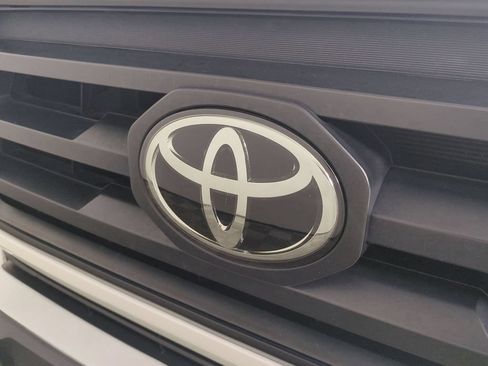 Used 2022 Toyota Tacoma SR AWD/4WD image 13