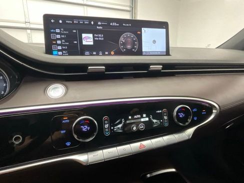 Used 2023 Genesis GV70 2.5T w/ Advanced Package image 9