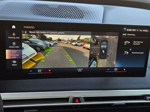 Used 2023 BMW iX xDrive50 w/ Premium Package image 19