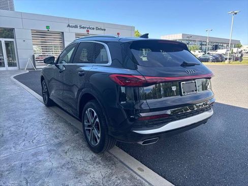 Used 2025 Audi Q5 Premium Plus w/ Premium Plus AWD/4WD image 8