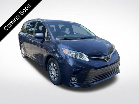 Used 2020 Toyota Sienna XLE FWD image 3