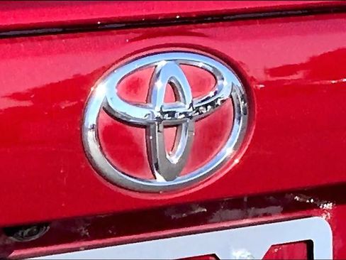 Used 2021 Toyota RAV4 XLE Premium FWD image 31