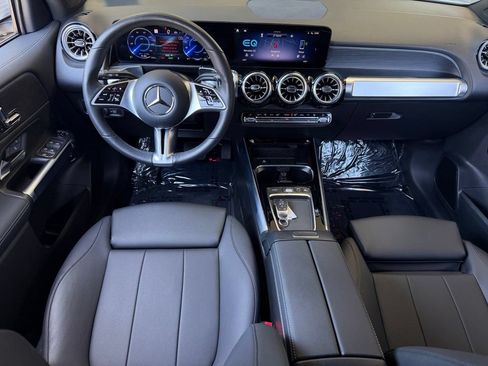 Used 2025 Mercedes-Benz EQB 300 4MATIC image 11