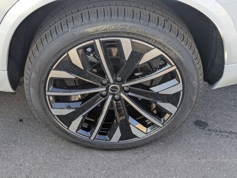 New 2026 Volvo XC90 B6 Plus w/ Protection Package Premier image 17