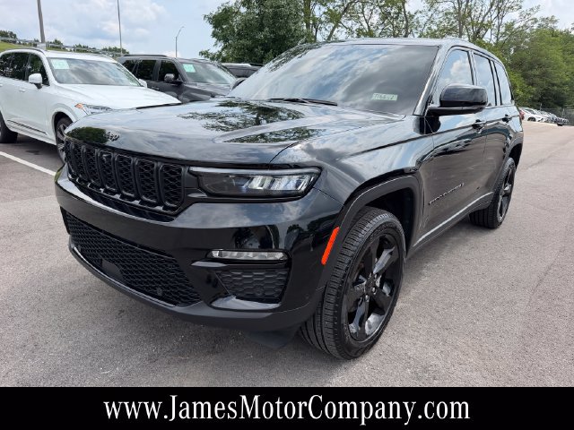 Used 2025 Jeep Grand Cherokee Limited w/ Luxury Tech Group II AWD/4WD image 3