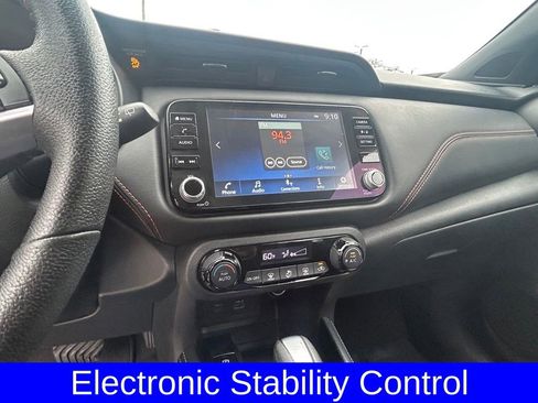 Used 2024 Nissan Kicks SR image 11
