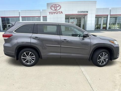 Used 2017 Toyota Highlander XLE w/ Protection Package #3 AWD/4WD image 4