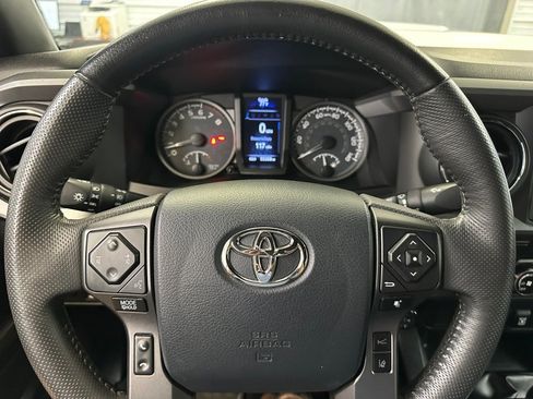 Used 2019 Toyota Tacoma TRD Sport AWD/4WD image 8
