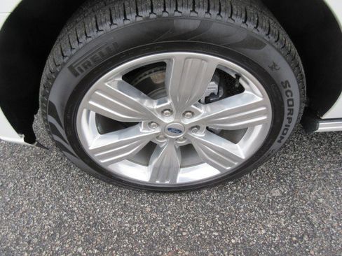 Used 2024 Ford Expedition Platinum image 9