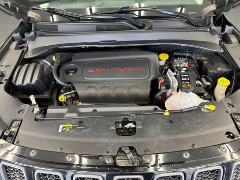 Used 2019 Jeep Compass Trailhawk w/ Cold Weather Group AWD/4WD image 11