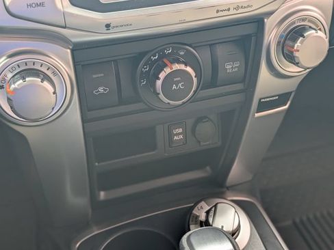 Used 2018 Toyota 4Runner SR5 AWD/4WD image 23
