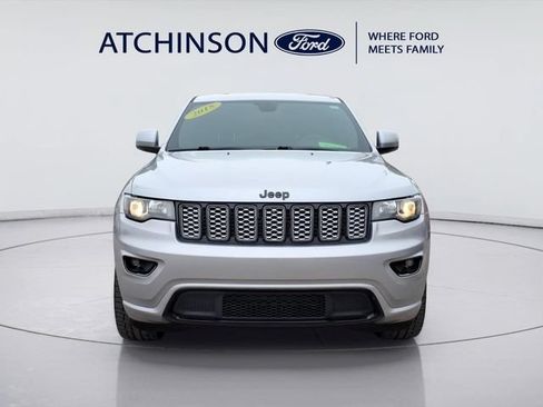 Used 2018 Jeep Grand Cherokee Altitude AWD/4WD image 2