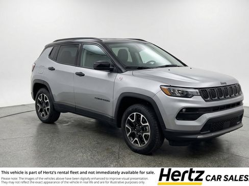 Used 2025 Jeep Compass Trailhawk AWD/4WD image 1