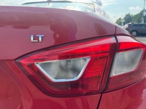 Used 2017 Chevrolet Cruze LT FWD image 5